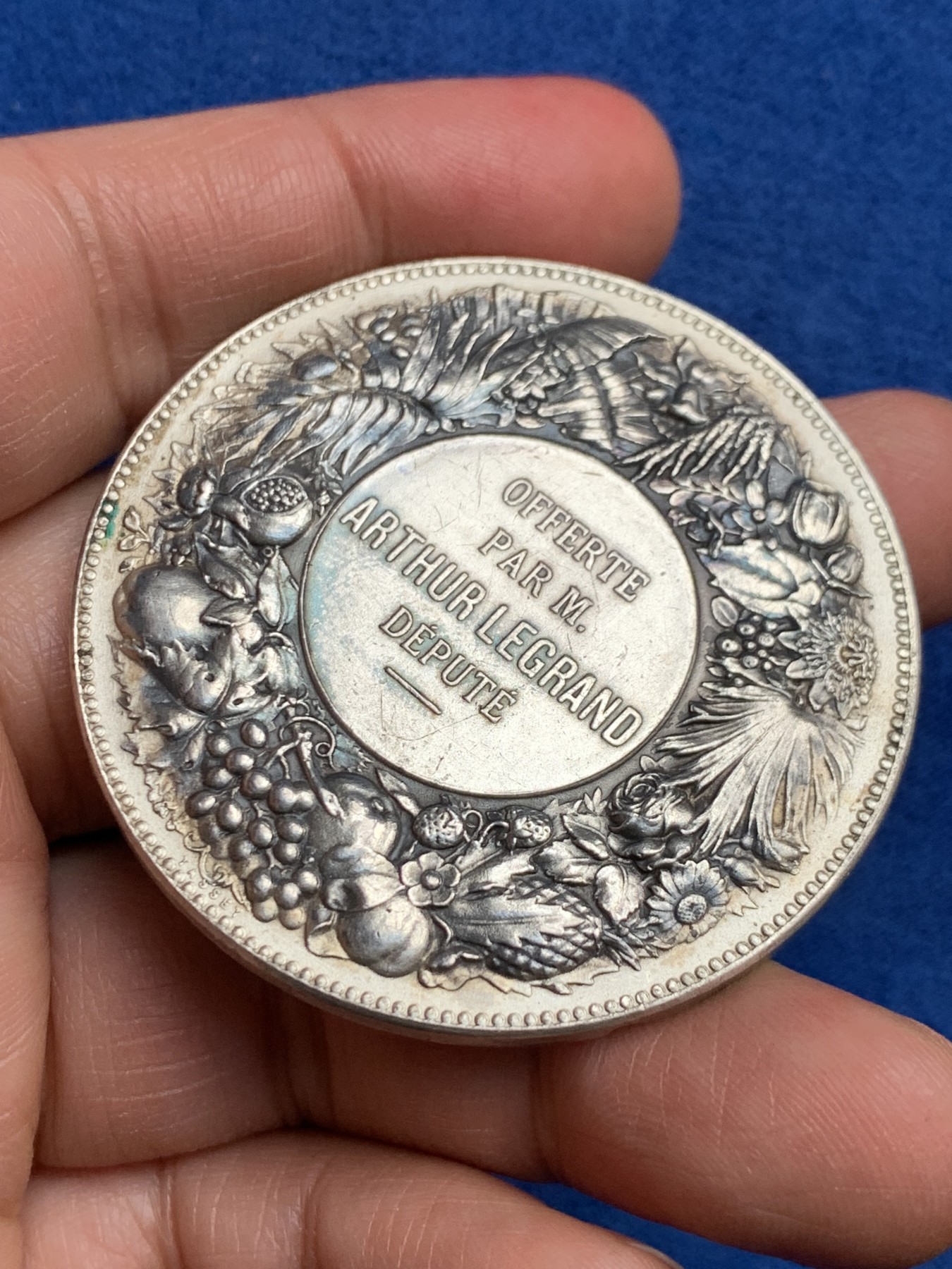 《竞宝斋》第232场-周日，周一 2场 (全场包邮) 法国农业女神银章，直径50.5毫米，重68.2克，边铭 丰饶角argent