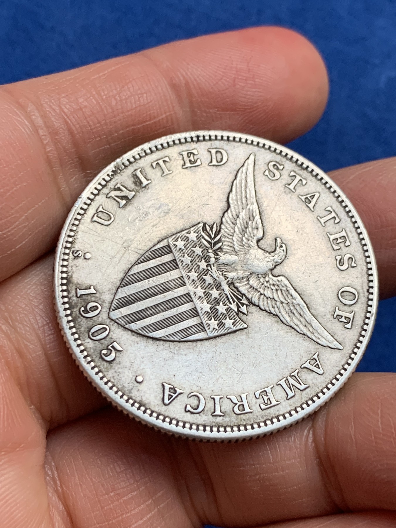 《竞宝斋》第232场-周日，周一 2场 (全场包邮) 美属菲律宾1905年打铁女神1比索银币 大版 有修