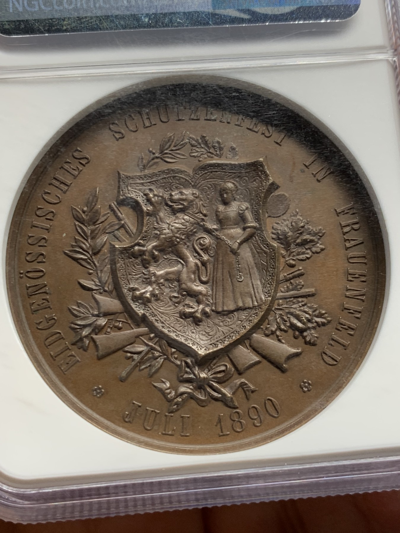 《竞宝斋》第232场-周日，周一 2场 (全场包邮) NGC MS63BN 1890年瑞士弗劳恩菲尔德射击节 美女与野兽高浮雕铜章 热门经典 细节极好 加厚盒子