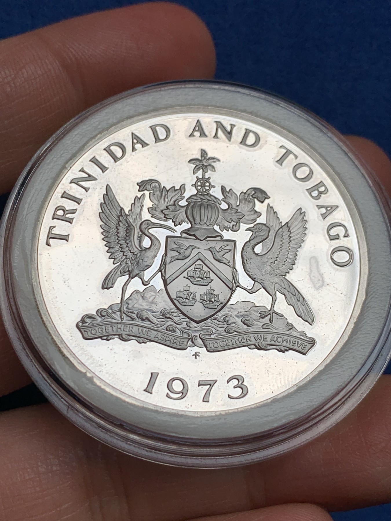 《竞宝斋》第232场-周日，周一 2场 (全场包邮) 1973年特立尼达和多巴哥地图版大银币，10元，厚重感满满！
