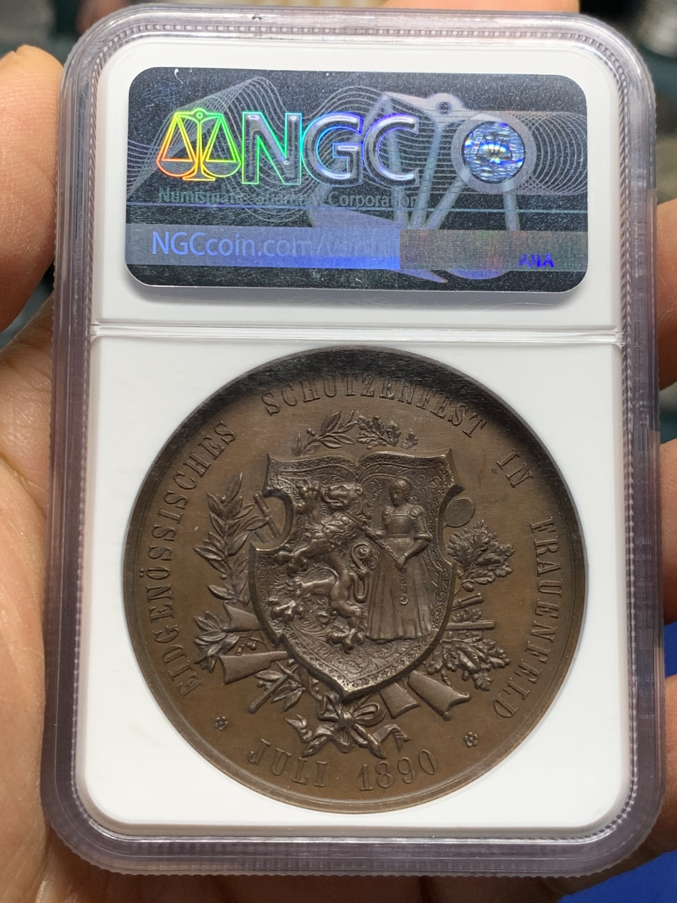 《竞宝斋》第232场-周日，周一 2场 (全场包邮) NGC MS63BN 1890年瑞士弗劳恩菲尔德射击节 美女与野兽高浮雕铜章 热门经典 细节极好 加厚盒子
