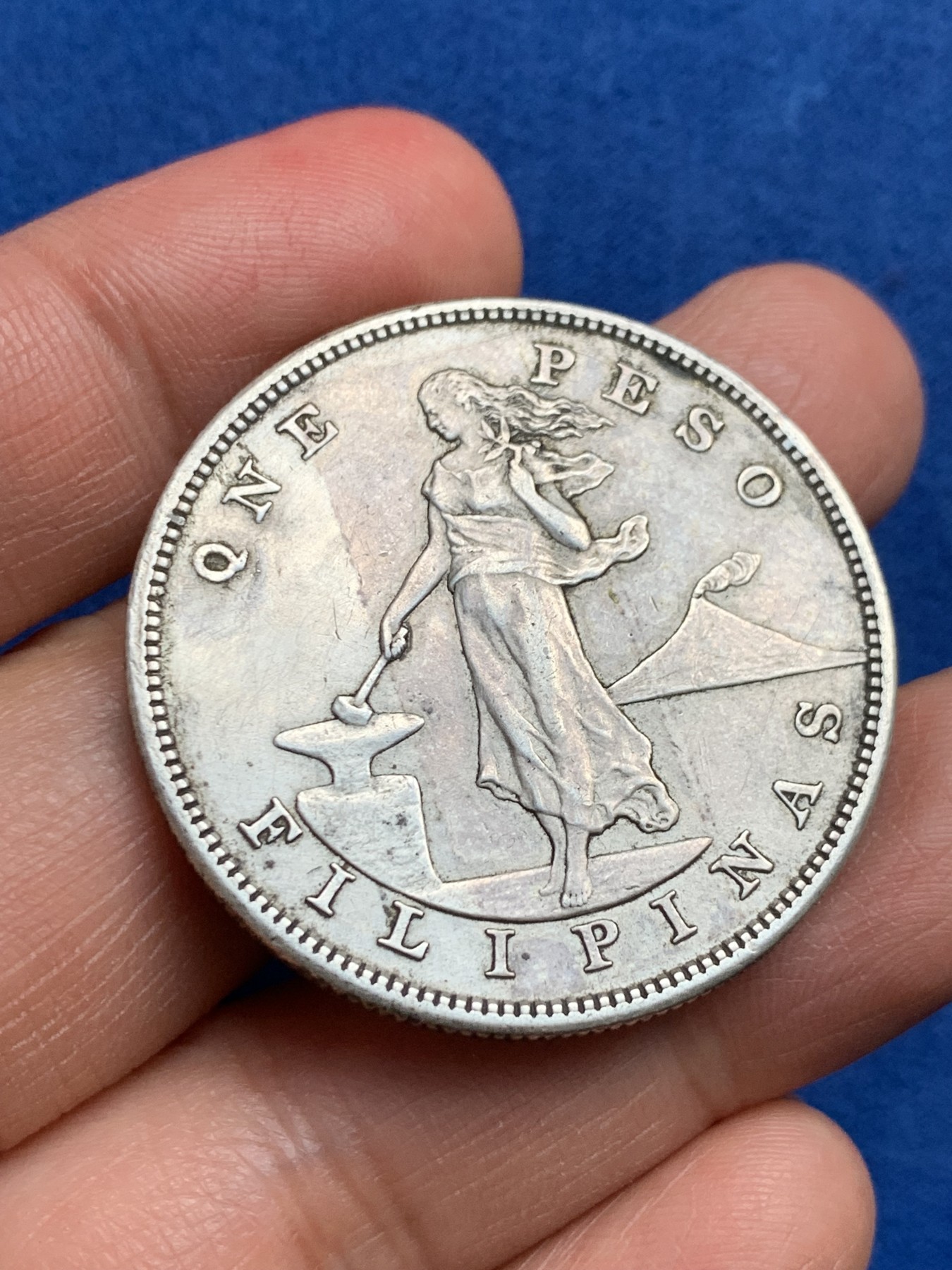 《竞宝斋》第232场-周日，周一 2场 (全场包邮) 美属菲律宾1905年打铁女神1比索银币 大版 有修