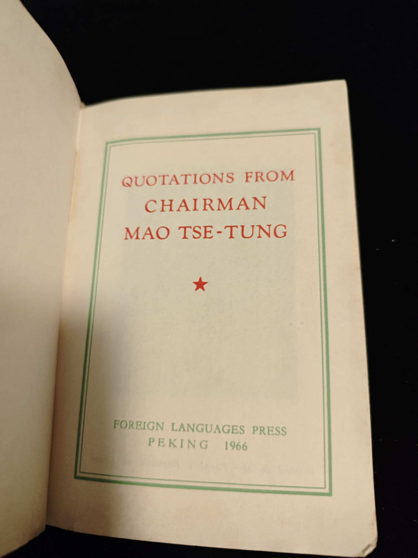 红色收藏🇨🇳毛主席像章红宝书0起专场🔥保真包老放心拍！ 毛主席语录红宝书，外国友人版
