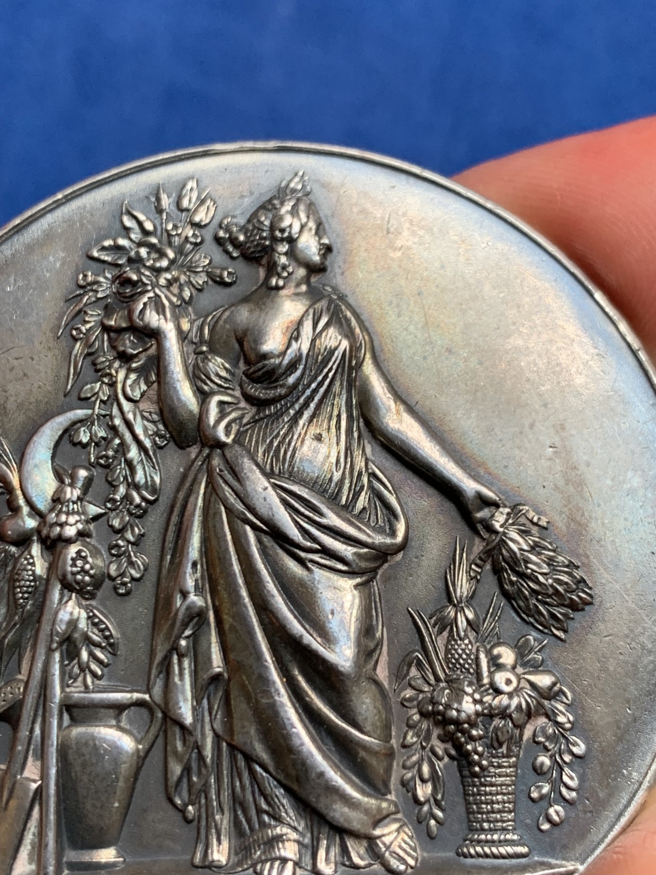 《竞宝斋》第232场-周日，周一 2场 (全场包邮) 法国农业女神银章，直径50.5毫米，重68.2克，边铭 丰饶角argent