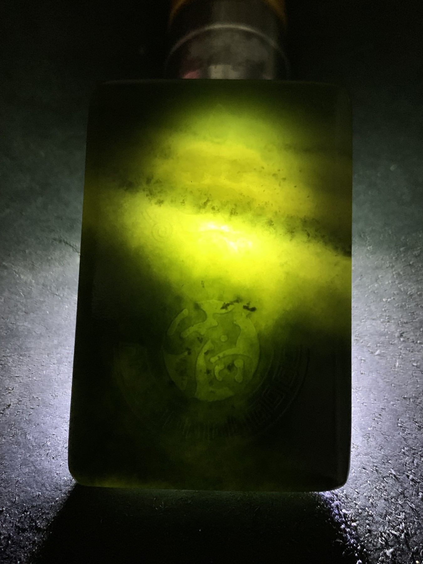 精美天然新疆和田青玉雕刻瑞兽送福牌子一块，