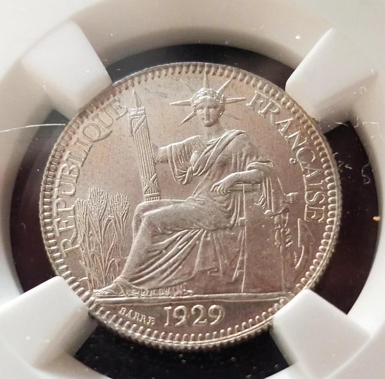 法属印支1929年10分小银毫，高分稀少，外拍一般2000+