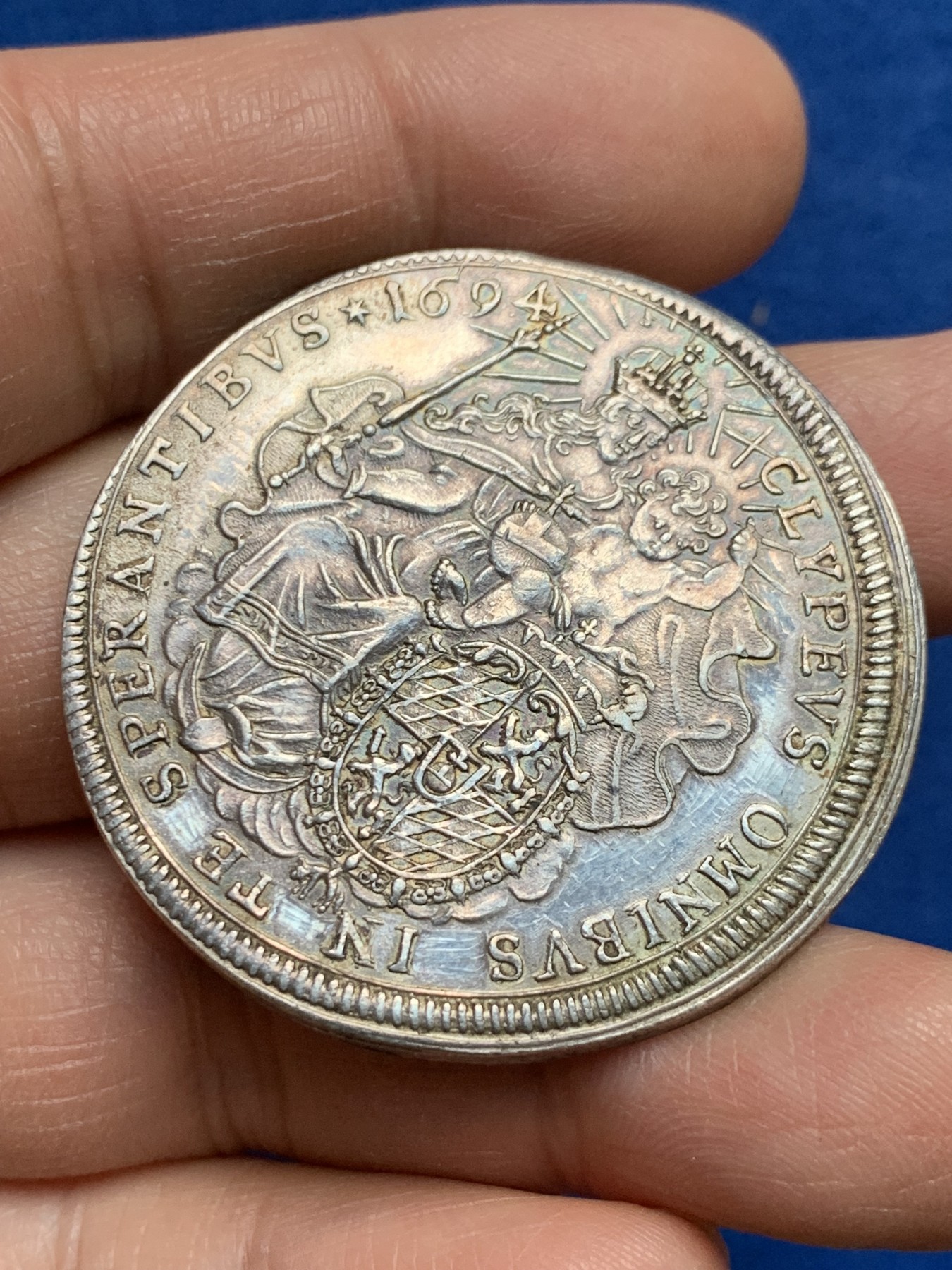 《竞宝斋》第232场-周日，周一 2场 (全场包邮) 神圣罗马帝国 德国 1694 巴伐利亚 马克西米利安二世·伊曼纽尔 圣母抱子 老泰勒银币 底板稍微刮痕 N未给入盒 性价比好