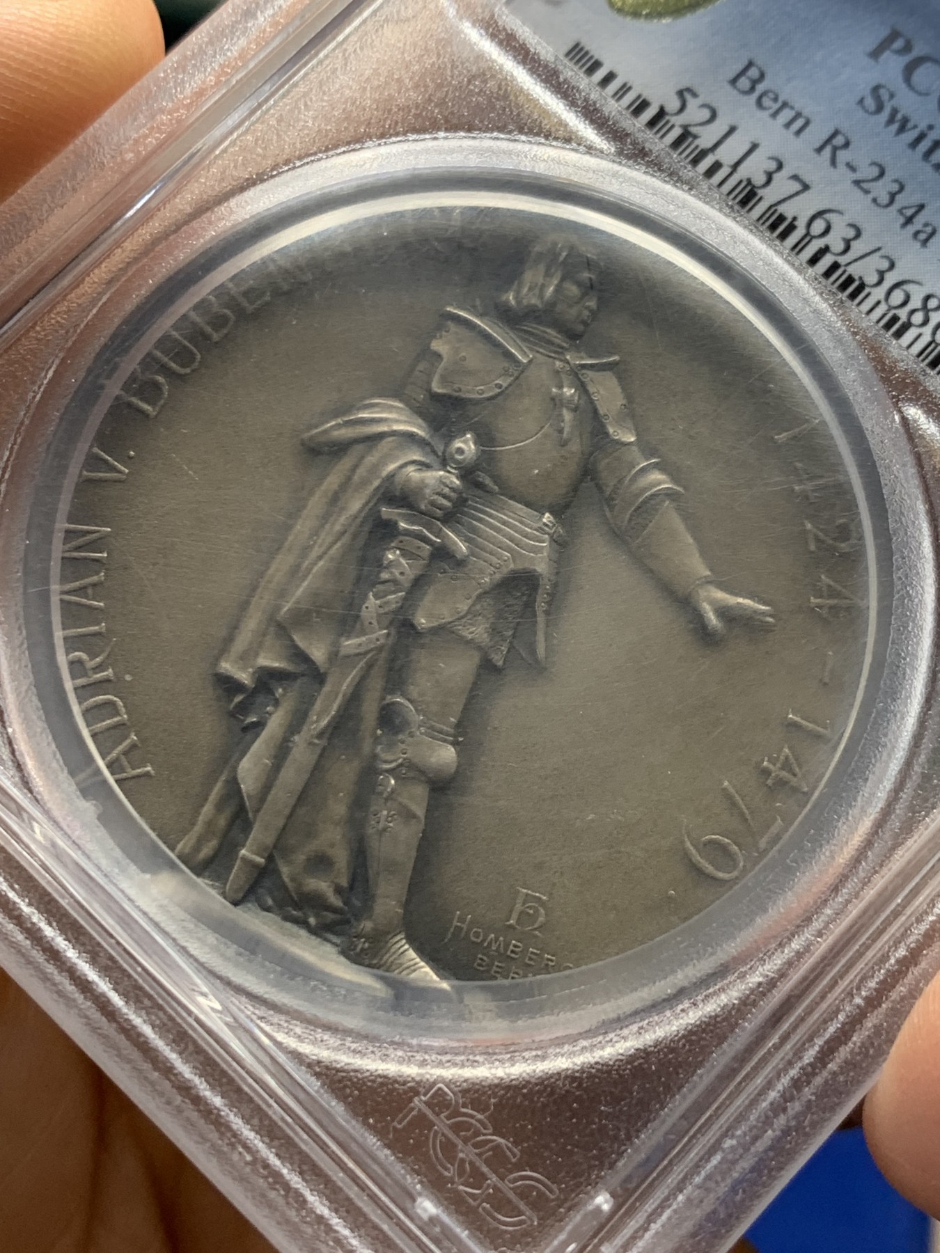 《竞宝斋》第232场-周日，周一 2场 (全场包邮) PCGS SP63 伯尔尼1897射击节银章 原味高浮雕 盒子表面轻微模糊 影响了状态 实物很好