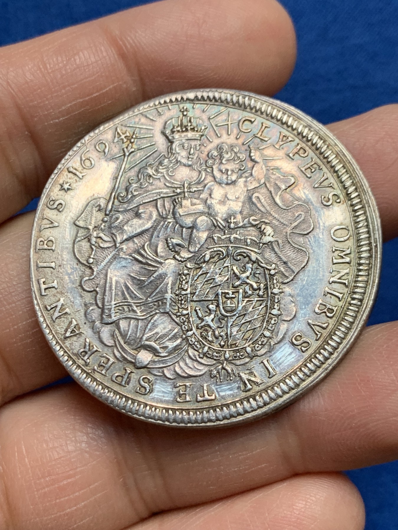 《竞宝斋》第232场-周日，周一 2场 (全场包邮) 神圣罗马帝国 德国 1694 巴伐利亚 马克西米利安二世·伊曼纽尔 圣母抱子 老泰勒银币 底板稍微刮痕 N未给入盒 性价比好