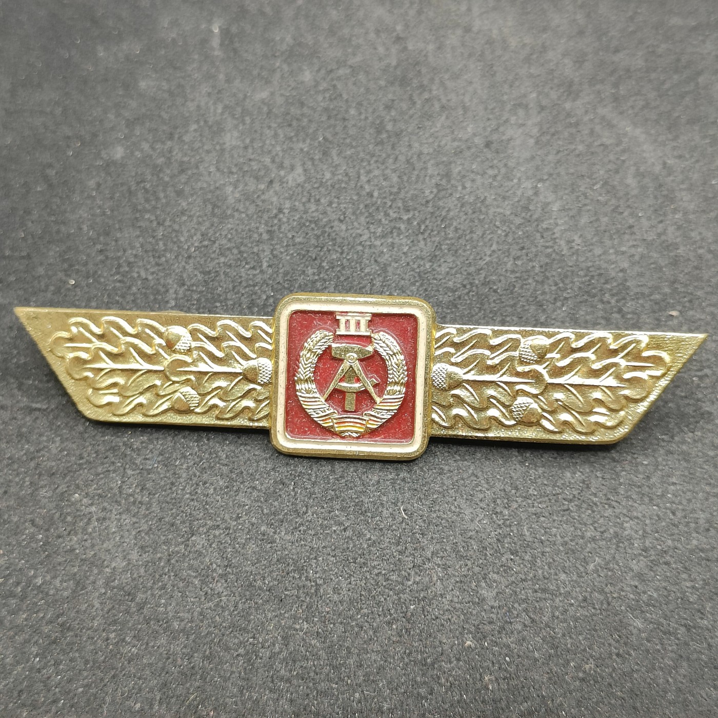 全场0元起拍 第124期 咸鱼国勋章拍卖专场 1月10日（周三）下午6：00开始 东德63版 中期技能章