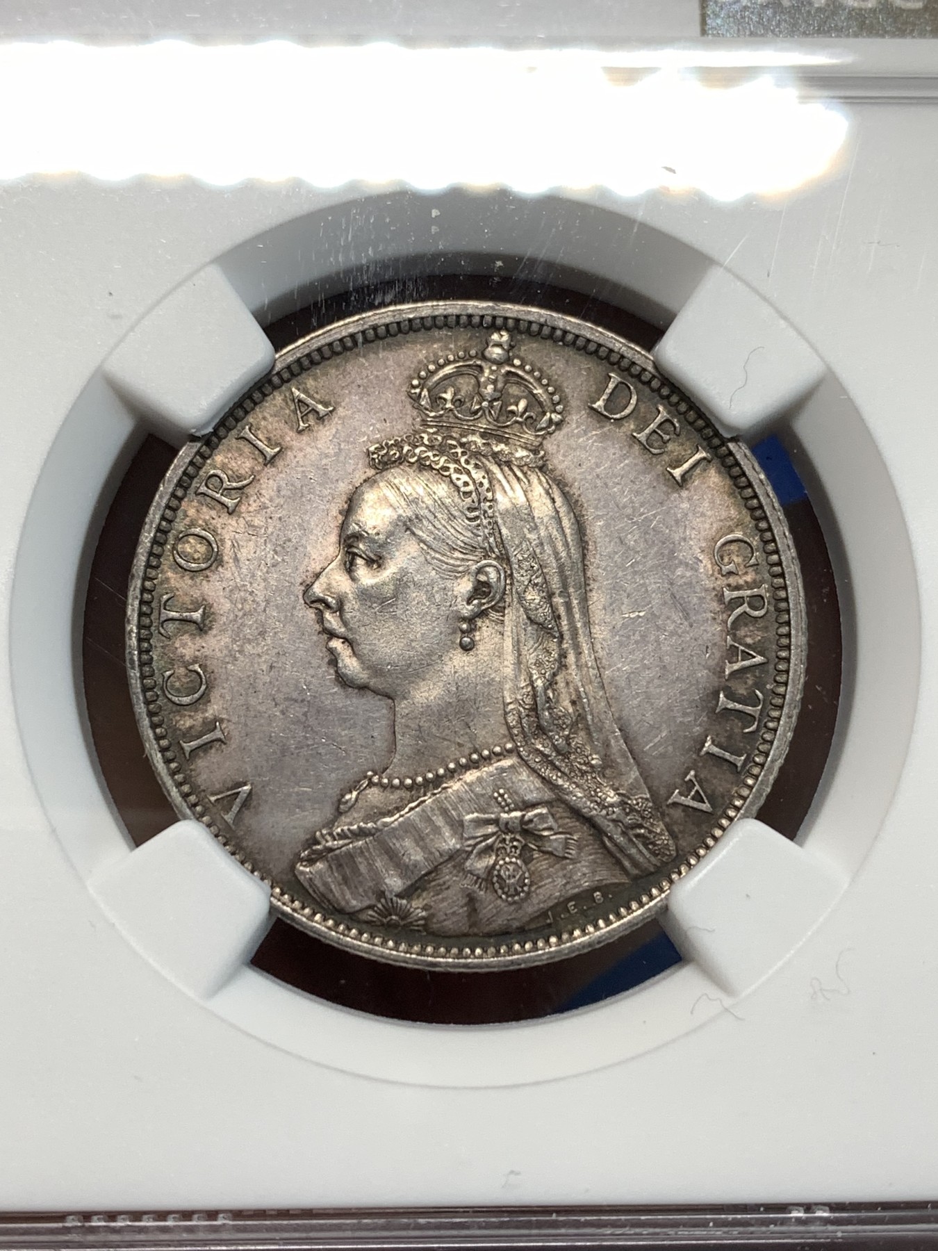 《竞宝斋》第232场-周日，周一 2场 (全场包邮) NGC-AU58 英国 1889年 2先令银币 漂亮的紫色五彩包浆 NGC严评