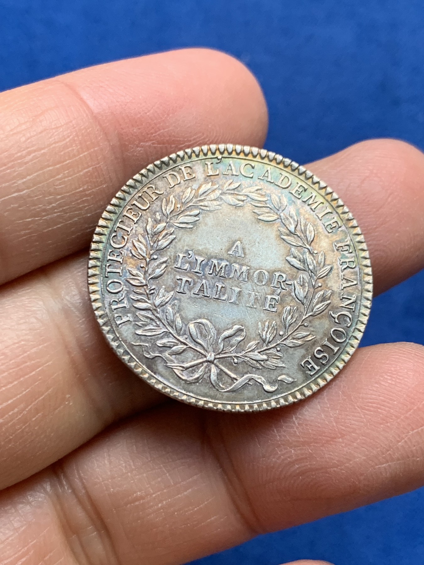 《竞宝斋》第232场-周日，周一 2场 (全场包邮) 法国早期圆形代币，路易十五青年头像，法国学院，8g，30mm