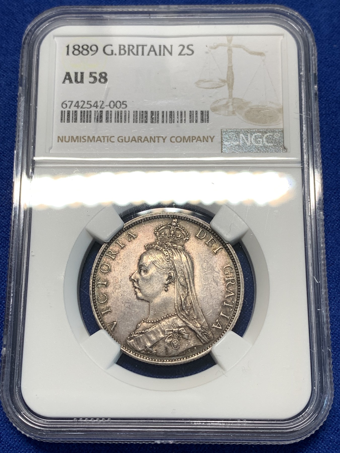 《竞宝斋》第232场-周日，周一 2场 (全场包邮) NGC-AU58 英国 1889年 2先令银币 漂亮的紫色五彩包浆 NGC严评