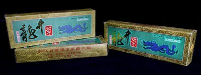 华宇2023年秋季拍卖会-纸杂专场 - 2000年浙江富阳市茶叶公司出口创会龙井茶三大包完好，尺寸：30×10cm，未开封使用。