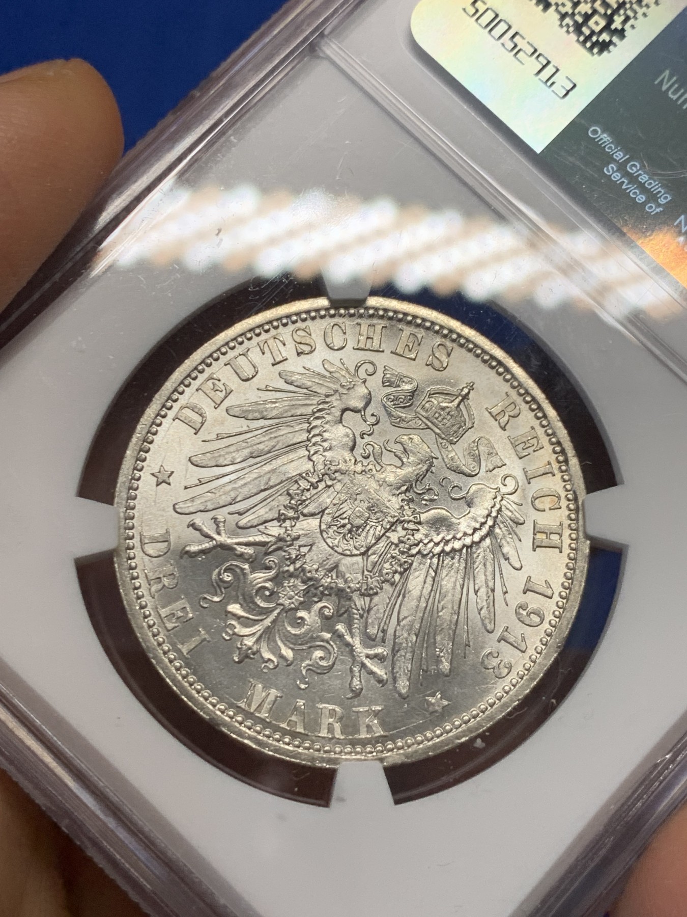 《竞宝斋》第232场-周日，周一 2场 (全场包邮) NGC-MS62 德国 普鲁士 1913年 威廉二世军装花枝3马克银币 压力十足转光感炫目