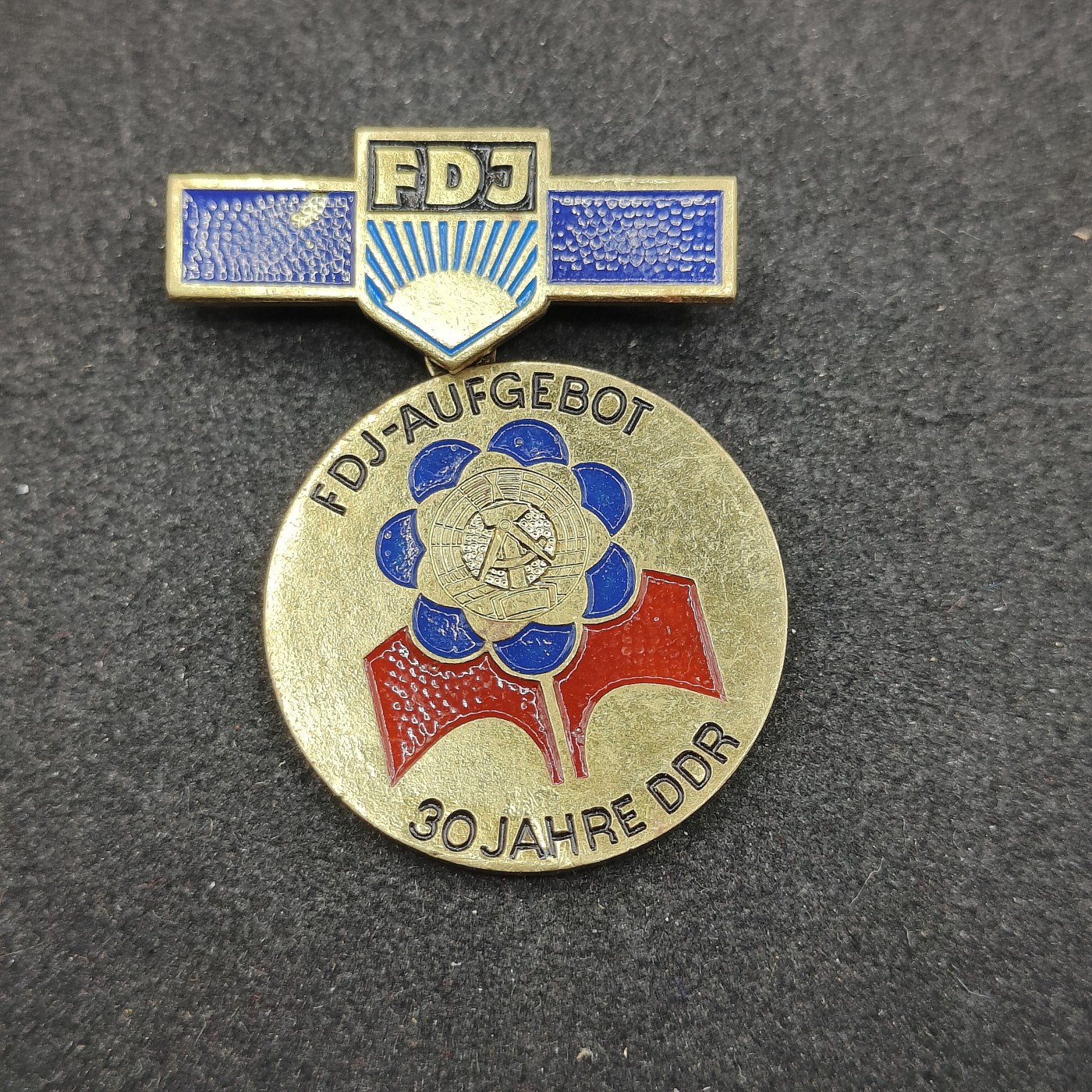 全场0元起拍 第124期 咸鱼国勋章拍卖专场 1月10日（周三）下午6：00开始 东德fdj奖章