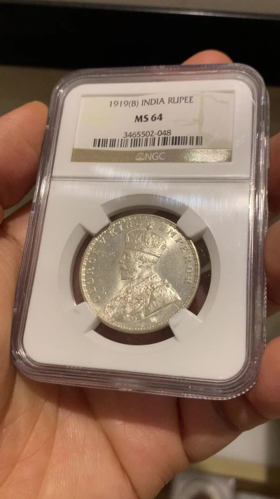 《竞宝斋》第232场-周日，周一 2场 (全场包邮) NGC MS64 英属印度1919年B版孟买厂乔五1卢比银币 高分64