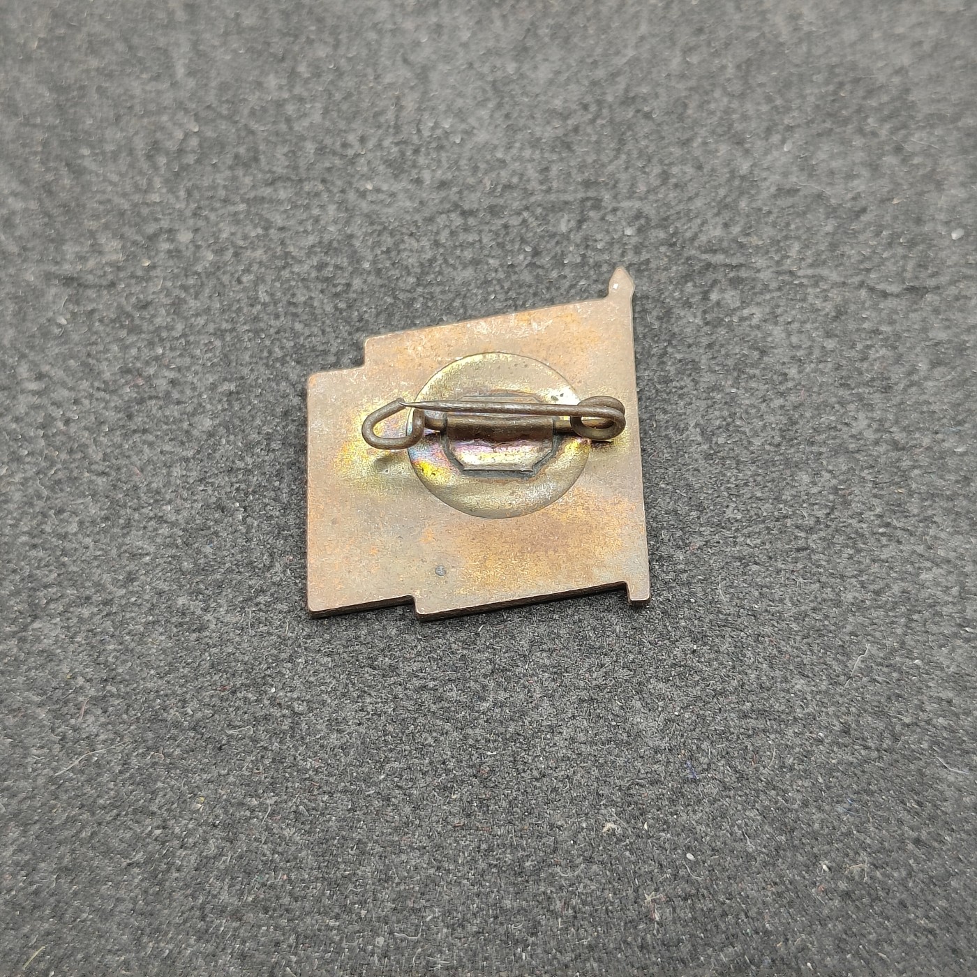 全场0元起拍 第124期 咸鱼国勋章拍卖专场 1月10日（周三）下午6：00开始 东德恩斯特台尔曼先锋队队徽