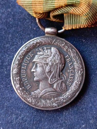 1885 年中法战争奖章海军版，法国银章，深包浆品相很好 - 1885 年中法战争奖章海军版，法国银章，深包浆品相很好