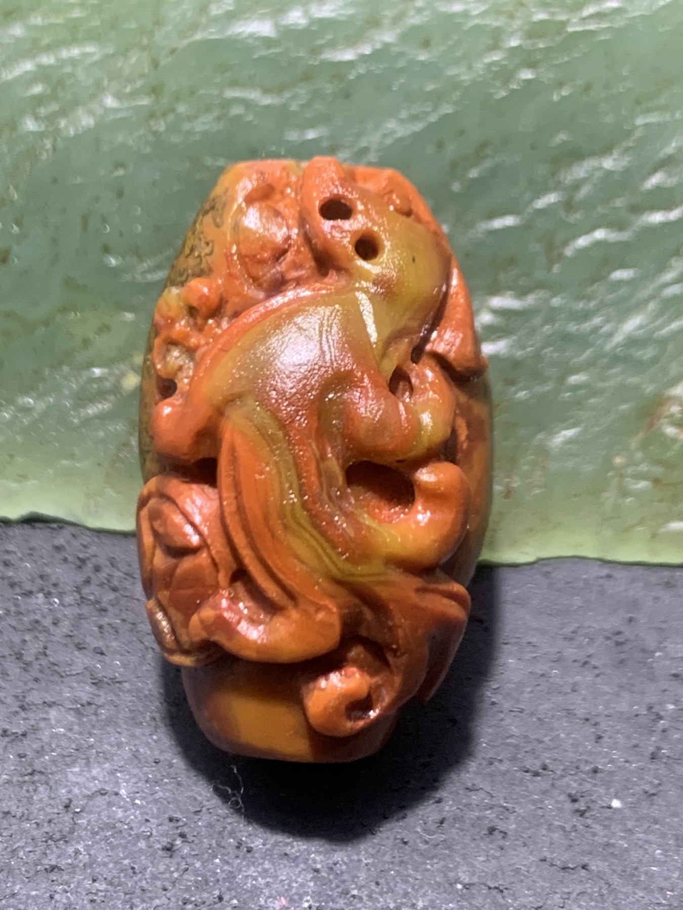 精美亚光草花纹战国红玛瑙手工雕刻复古龙，钱币桶珠一个，