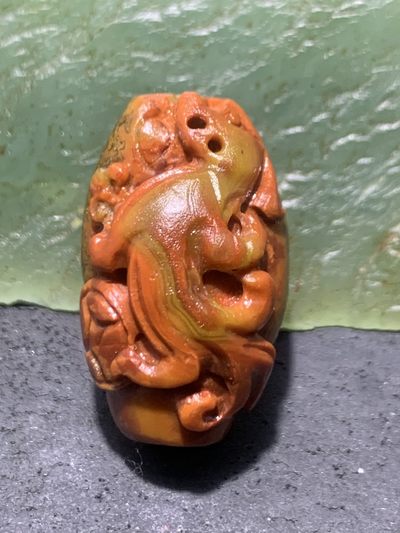 精美亚光草花纹战国红玛瑙手工雕刻复古龙，钱币桶珠一个， - 精美亚光草花纹战国红玛瑙手工雕刻复古龙，钱币桶珠一个，