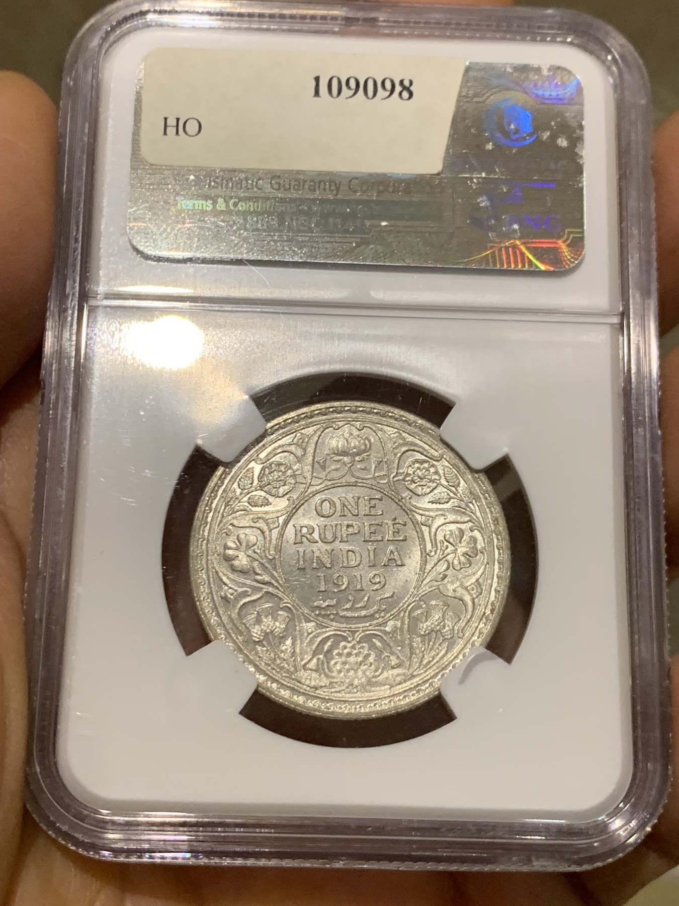 《竞宝斋》第232场-周日，周一 2场 (全场包邮) NGC MS64 英属印度1919年B版孟买厂乔五1卢比银币 高分64