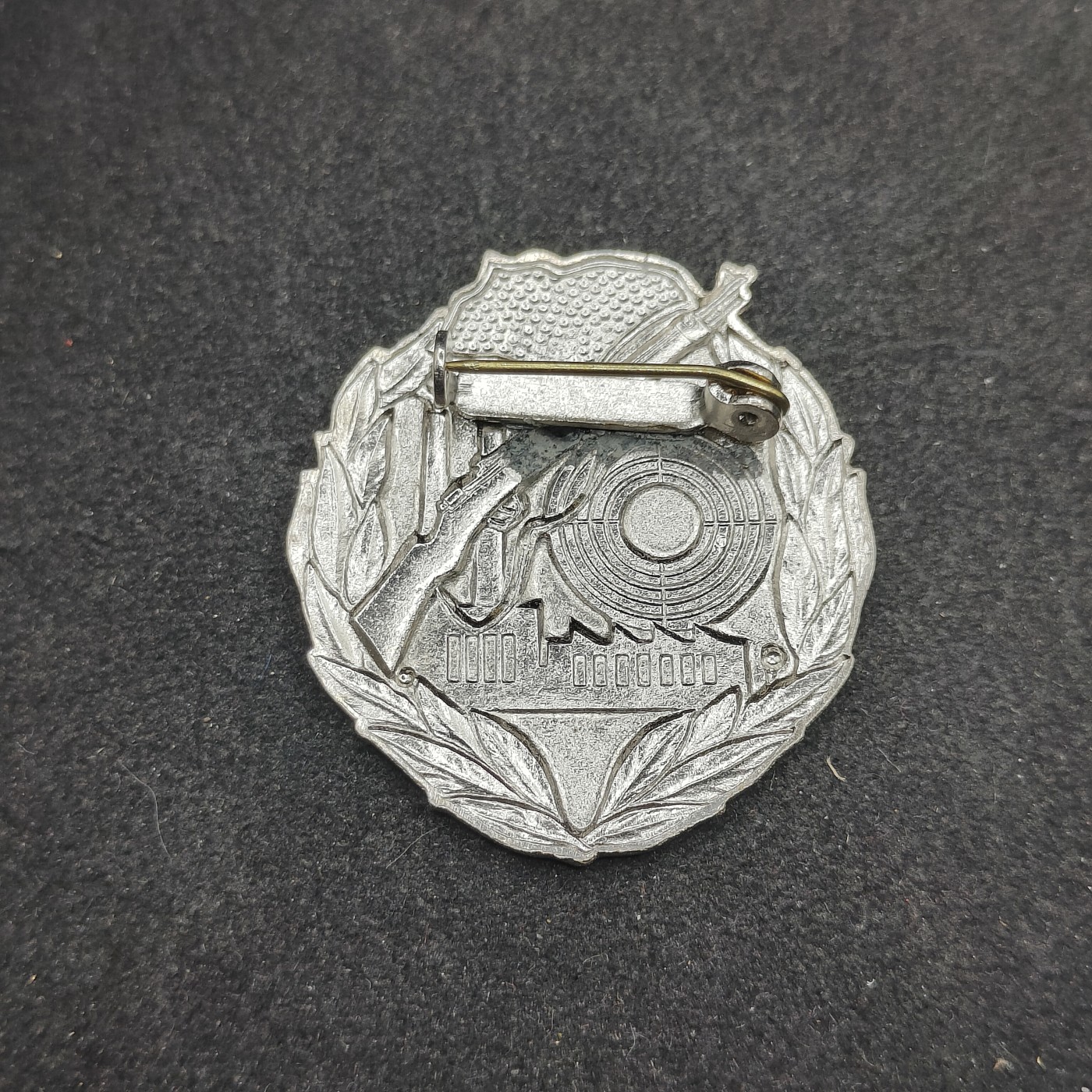 全场0元起拍 第124期 咸鱼国勋章拍卖专场 1月10日（周三）下午6：00开始 东德工战队射击技能章