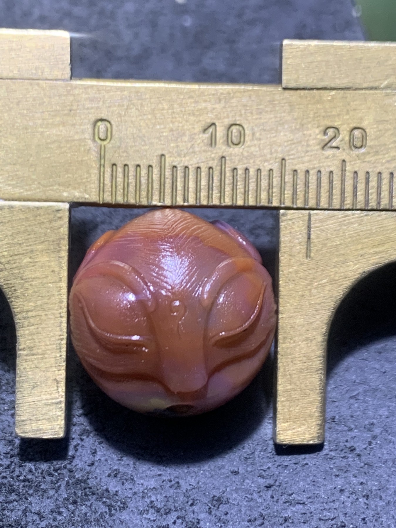 精美冰飘亚光战国红玛瑙手工俏色巧雕灵狐珠一颗