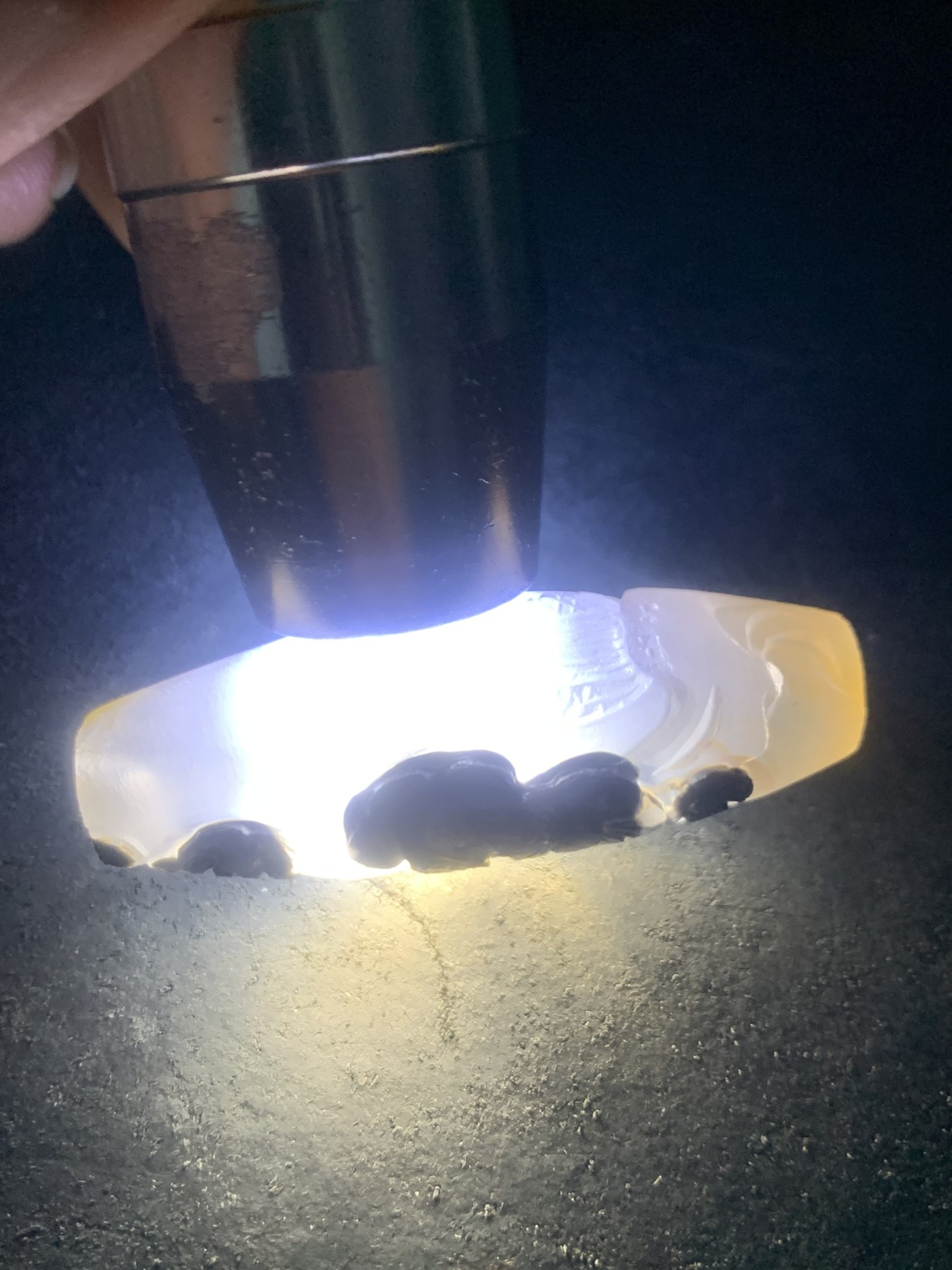 精美亚光高玉化巴西玛瑙手工俏色巧雕喜上眉梢随形吊坠一个！