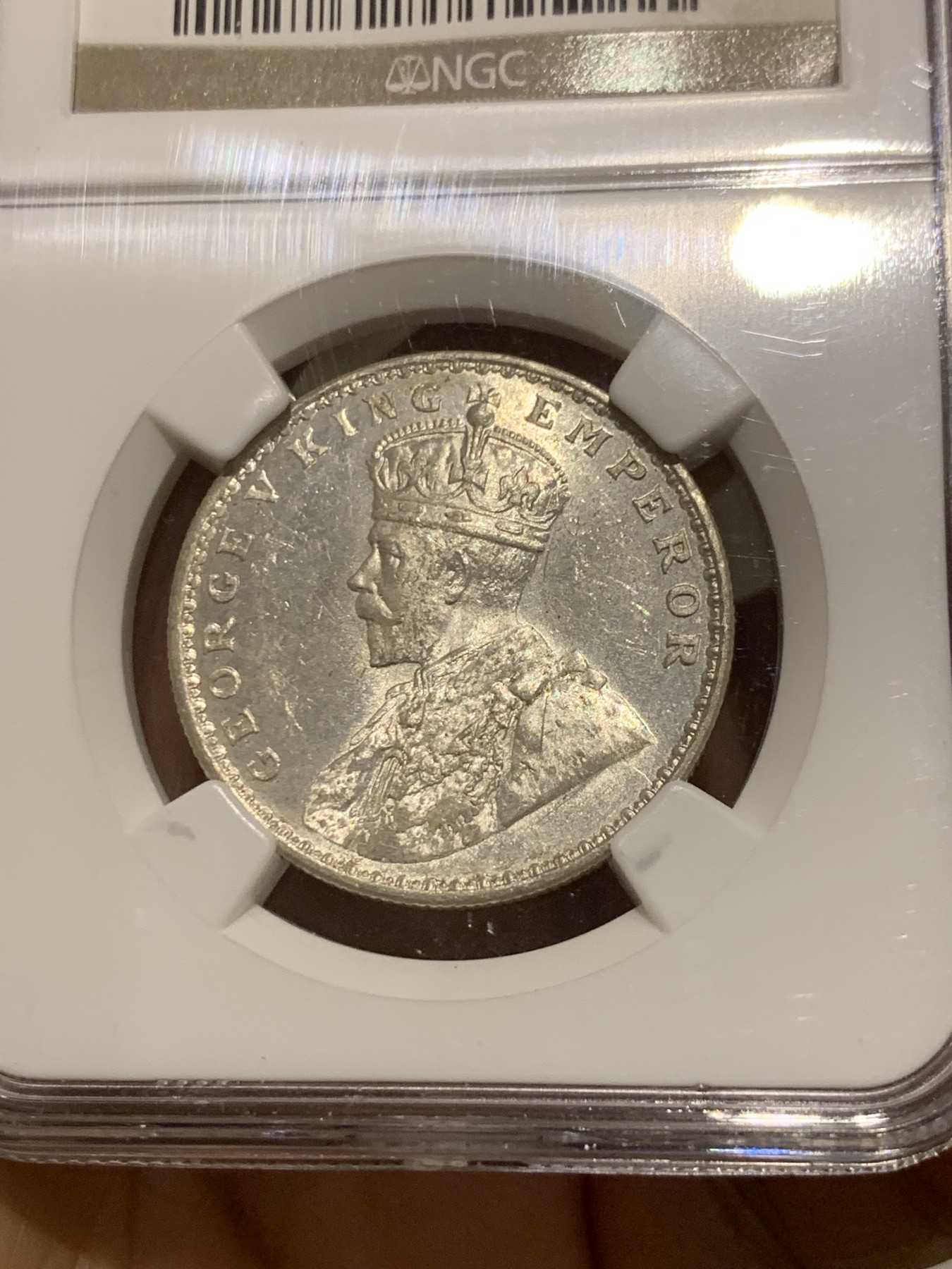 《竞宝斋》第232场-周日，周一 2场 (全场包邮) NGC MS64 英属印度1919年B版孟买厂乔五1卢比银币 高分64