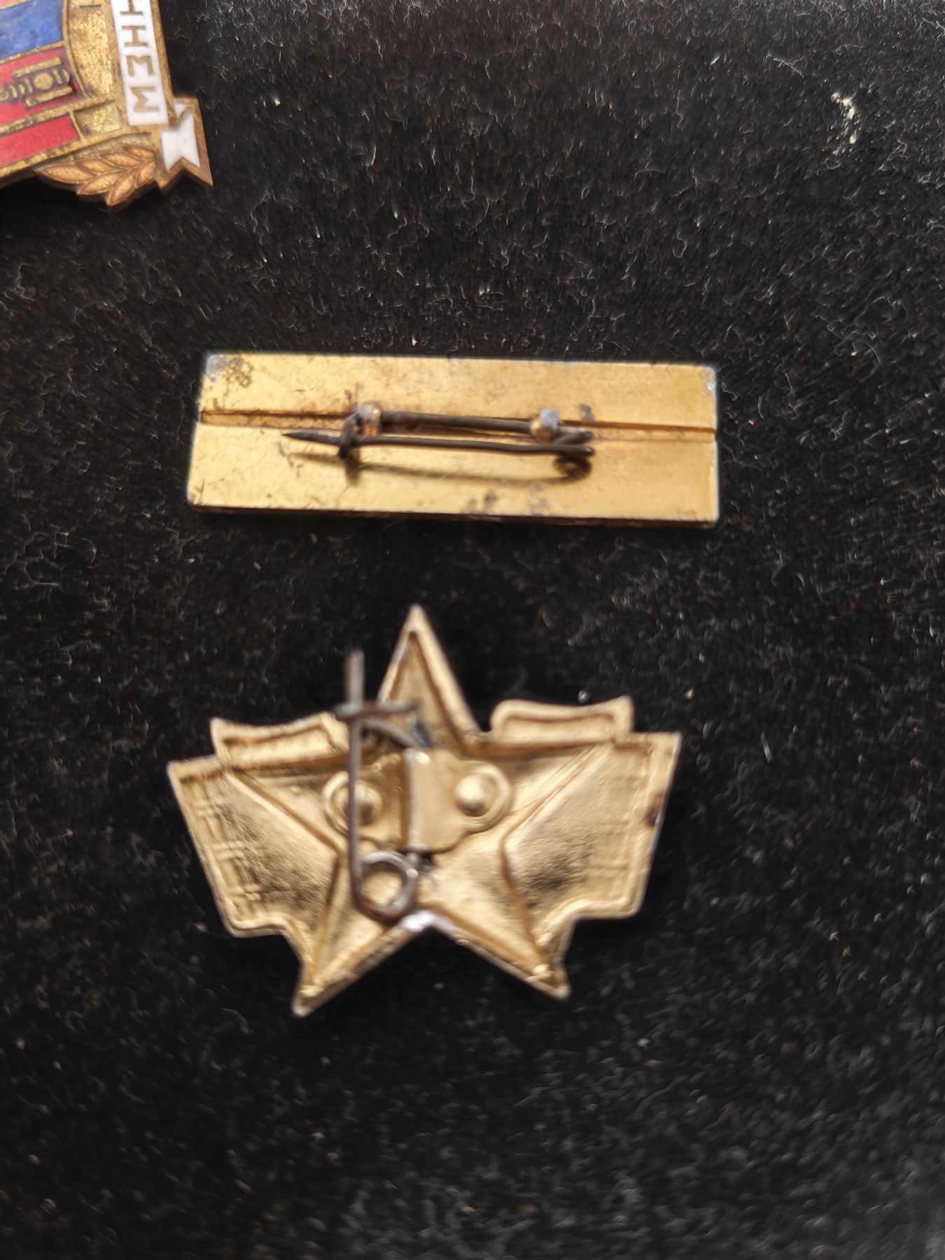 红色收藏🇨🇳毛主席像章红宝书0起专场🔥保真包老放心拍！ 配饰一组