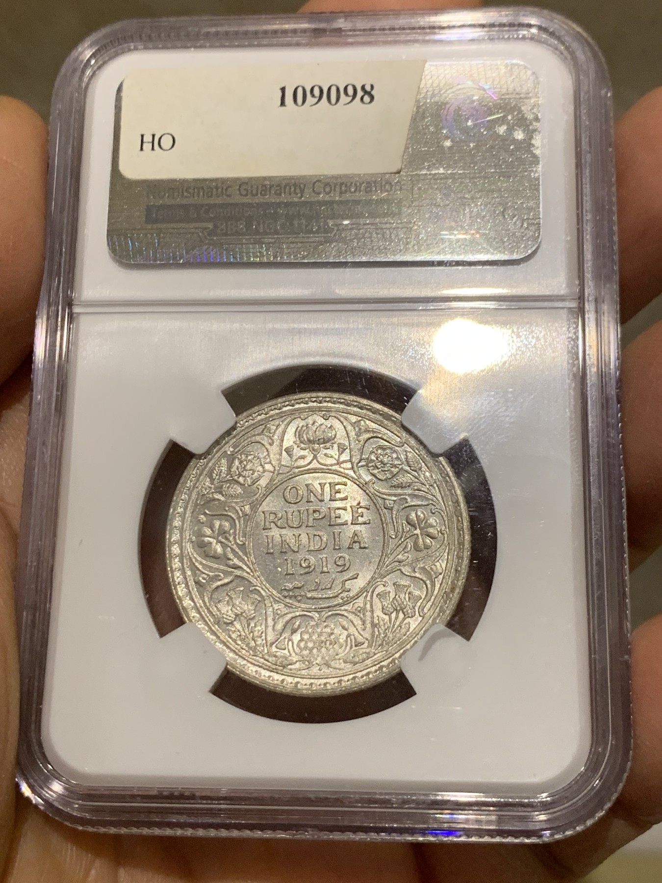 《竞宝斋》第232场-周日，周一 2场 (全场包邮) NGC MS64 英属印度1919年B版孟买厂乔五1卢比银币 高分64