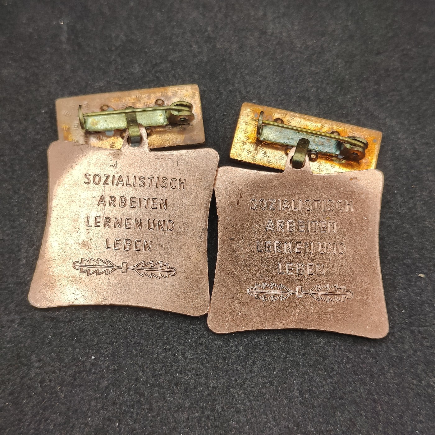 全场0元起拍 第124期 咸鱼国勋章拍卖专场 1月10日（周三）下午6：00开始 东德劳动奖章两个