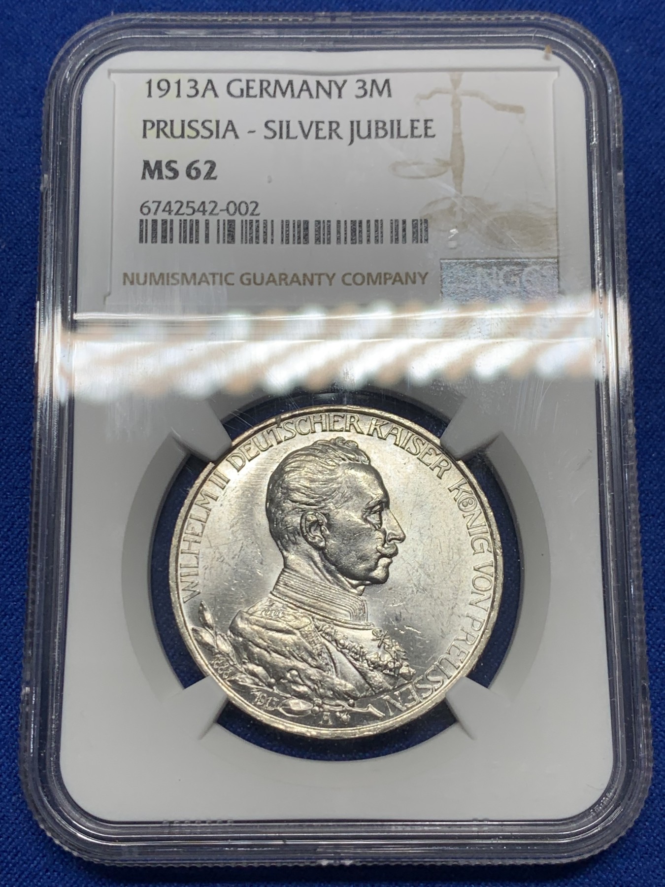 《竞宝斋》第232场-周日，周一 2场 (全场包邮) NGC-MS62 德国 普鲁士 1913年 威廉二世军装花枝3马克银币 压力十足转光感炫目