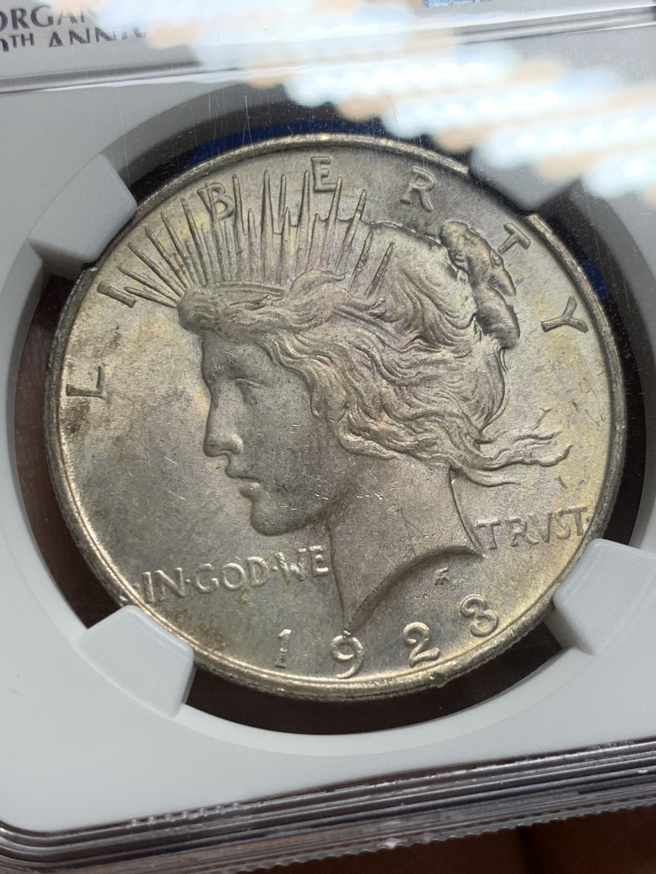 《竞宝斋》第232场-周日，周一 2场 (全场包邮) NGC-MS63 1923年 美国和平银币 淡彩 NGC百年纪念特殊盒子