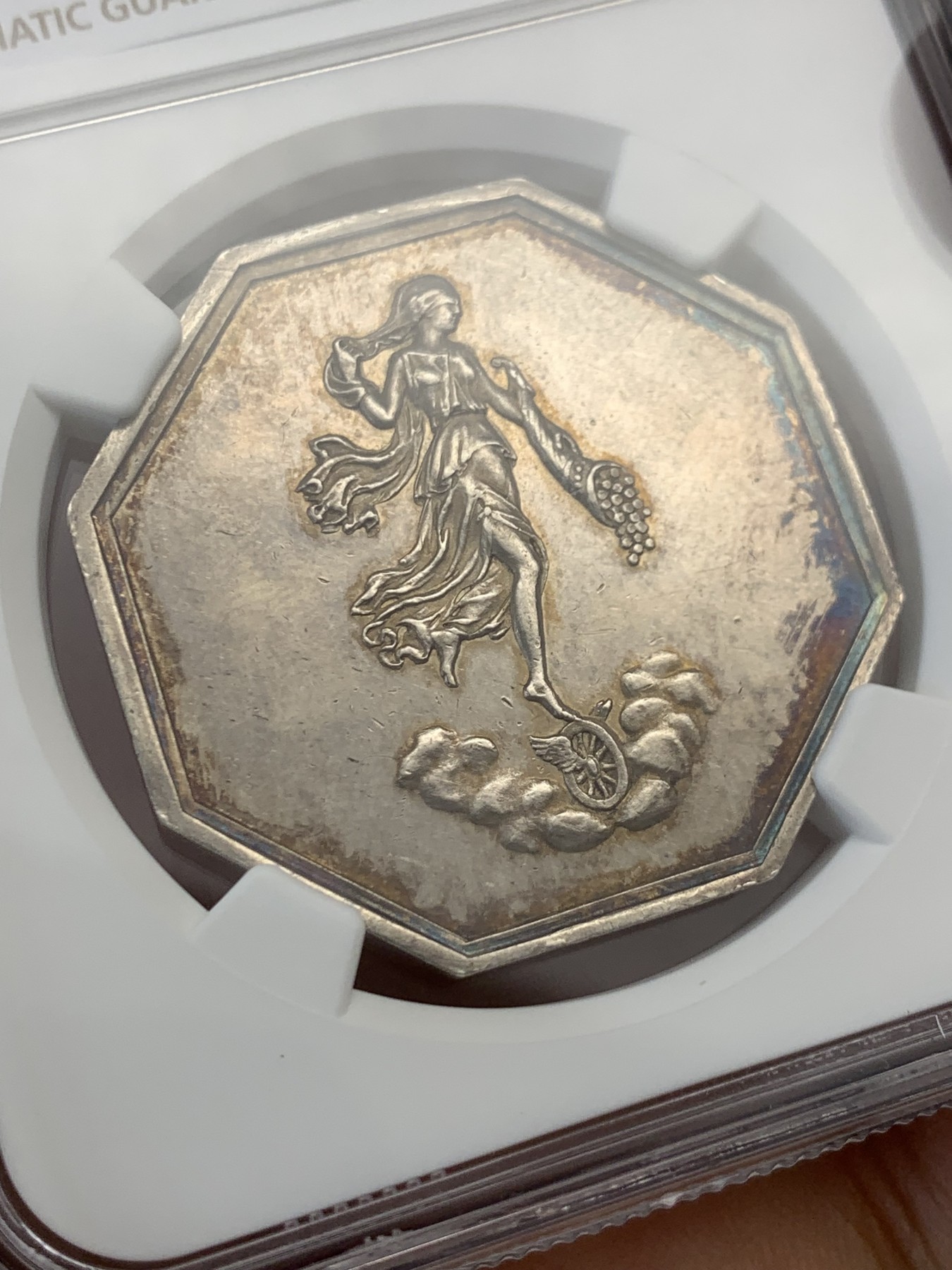 《竞宝斋》第232场-周日，周一 2场 (全场包邮) NGC MS61 法国1843财富保险八角银质代币 轻盈女神踩着独轮车