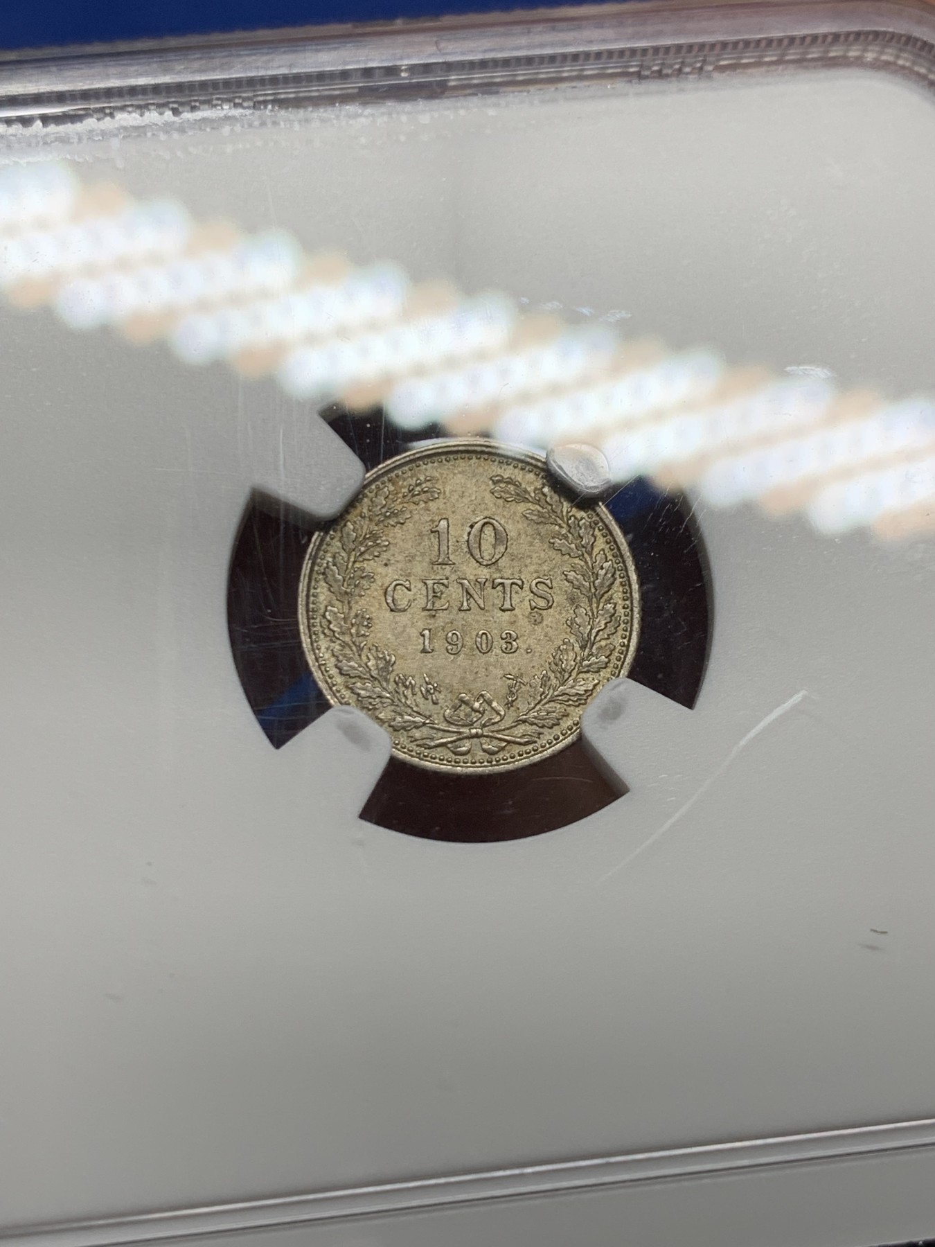 《竞宝斋》第232场-周日，周一 2场 (全场包邮) NGC-MS63 1903年荷兰威廉明娜女王皇冠少女10分银币，稀少乱发版。带皇冠的萝莉头像，高分比长发版更少见。63分参考价125美元