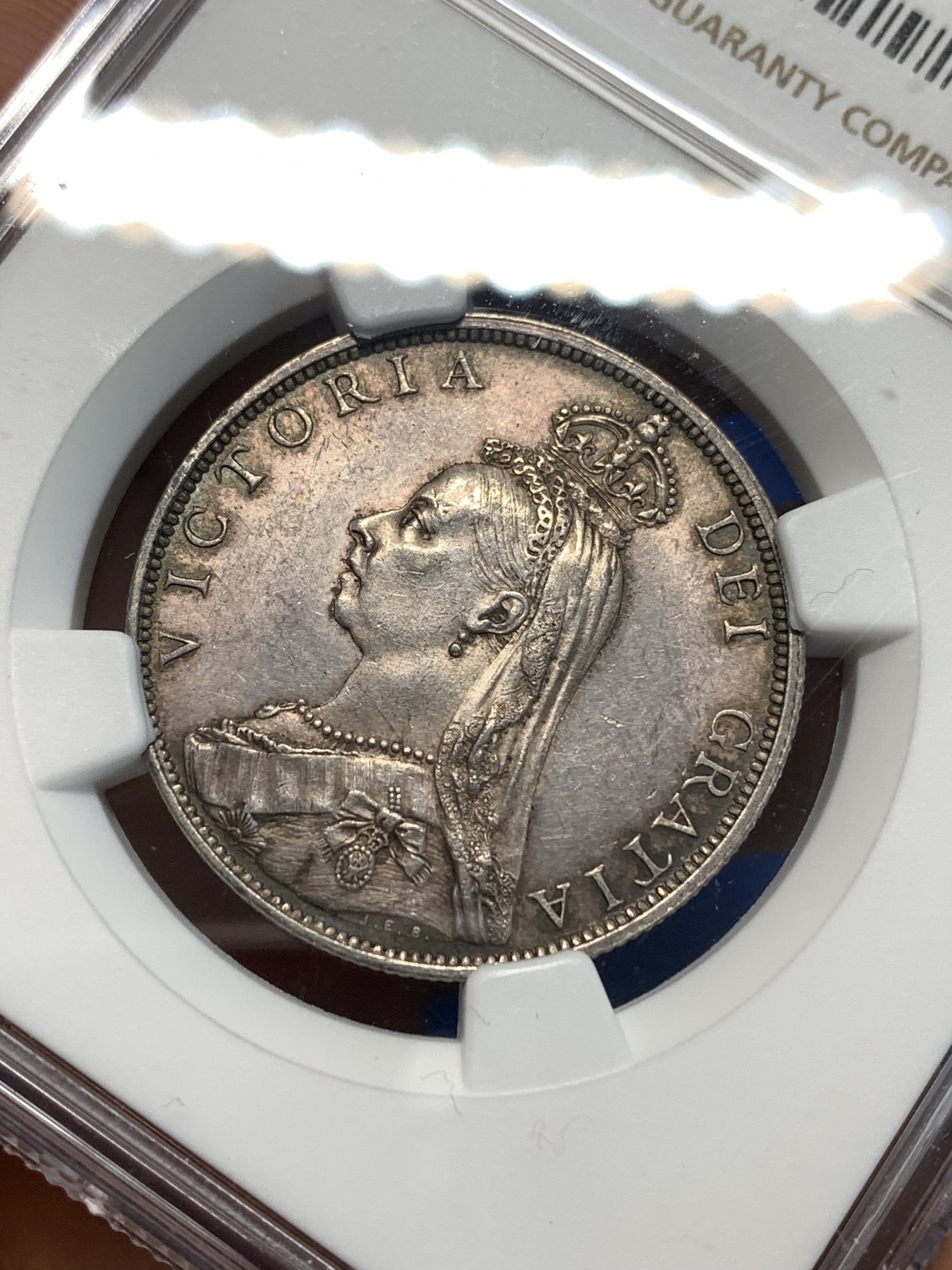 《竞宝斋》第232场-周日，周一 2场 (全场包邮) NGC-AU58 英国 1889年 2先令银币 漂亮的紫色五彩包浆 NGC严评