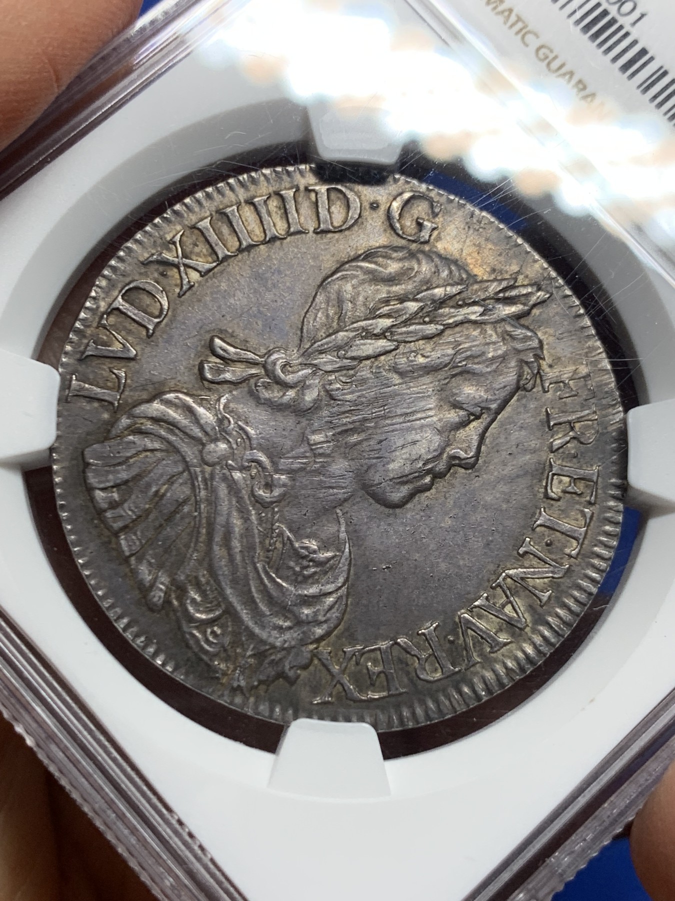 《竞宝斋》第232场-周日，周一 2场 (全场包邮) NGC-AU53 1648K法国路易十四埃居大银，青年太阳王头像大银，年轻的欧陆霸主。欧洲熟美黑彩，味道一流，状态更胜分数！