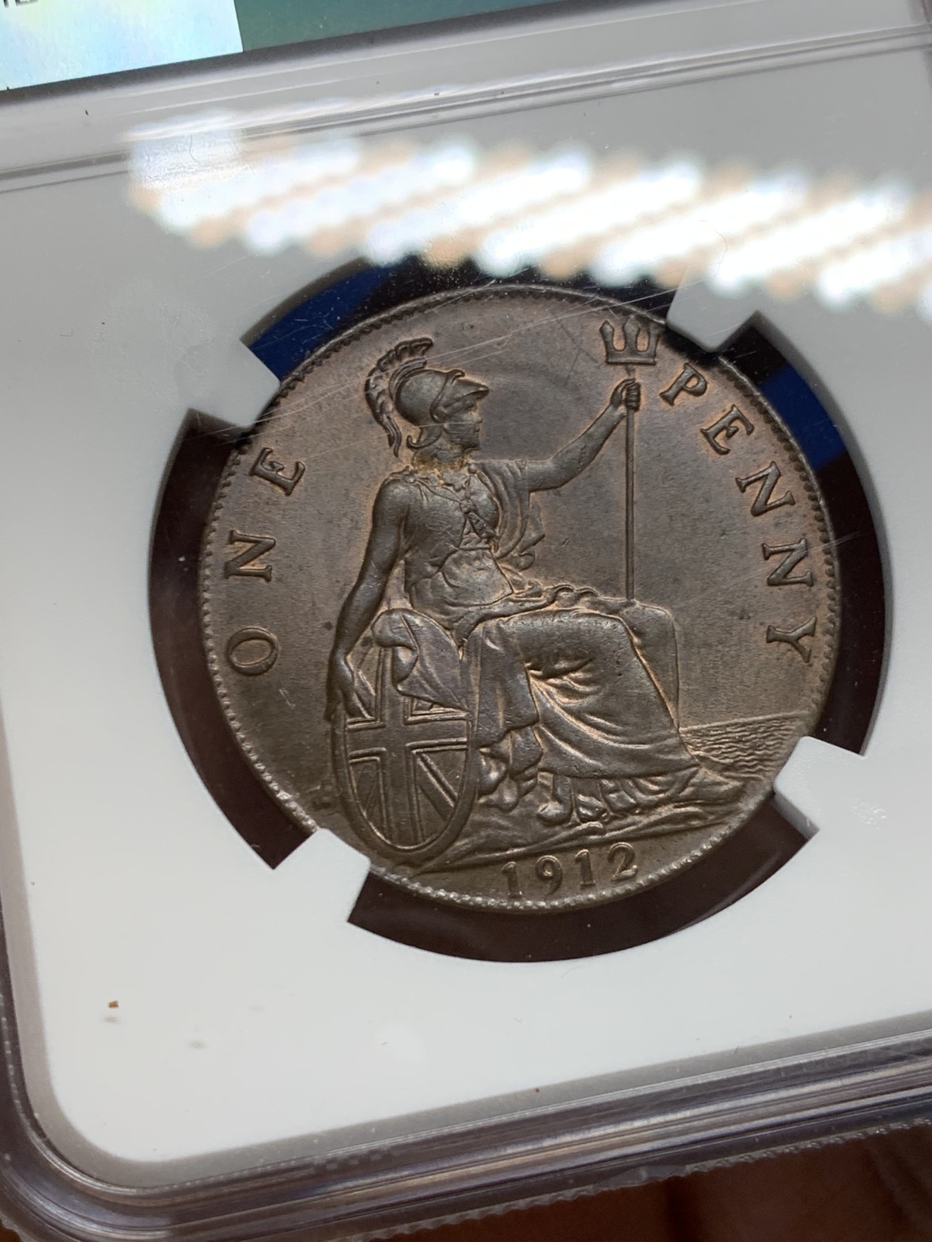 《竞宝斋》第232场-周日，周一 2场 (全场包邮) NGC MS64BN 英国1912年乔治五世1便士大铜币 乔五发行的第二年 早期高品不多 巧克力颜色缎面光泽