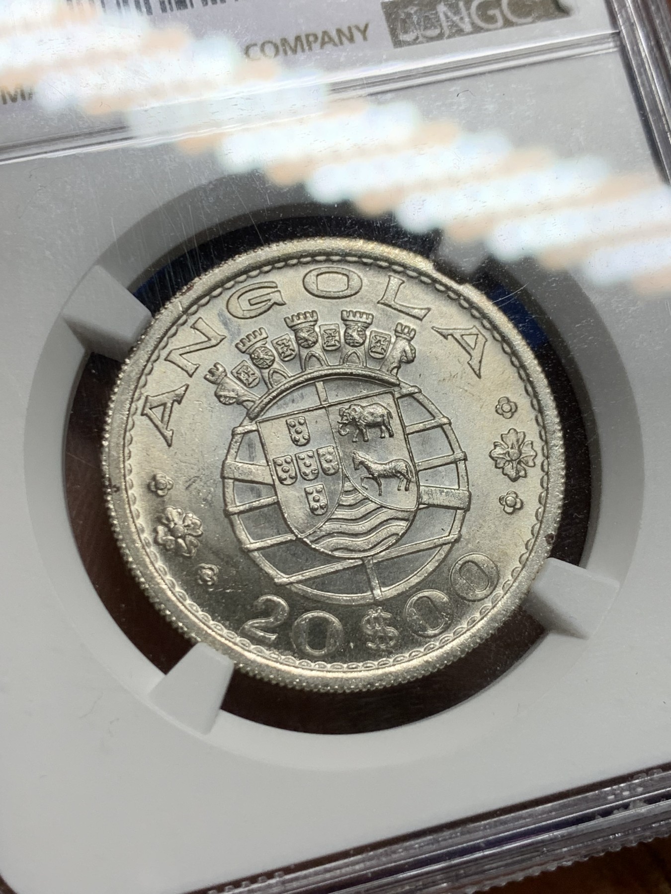 《竞宝斋》第232场-周日，周一 2场 (全场包邮) NGC-MS64 葡属安哥拉 1955年20埃斯库多银币 葡属殖民风情