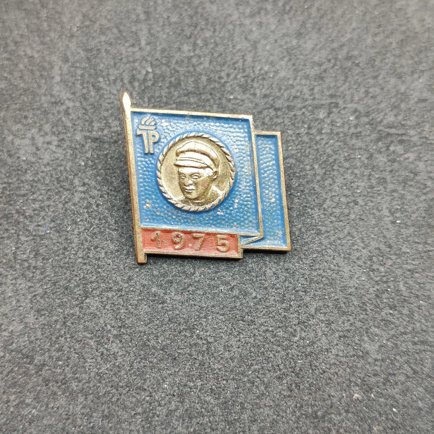 全场0元起拍 第124期 咸鱼国勋章拍卖专场 1月10日（周三）下午6：00开始 东德恩斯特台尔曼先锋队队徽