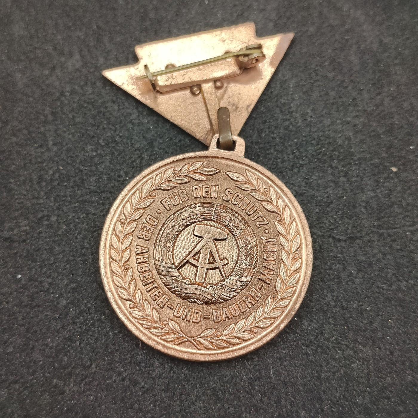 全场0元起拍 第124期 咸鱼国勋章拍卖专场 1月10日（周三）下午6：00开始 东德预备役证章