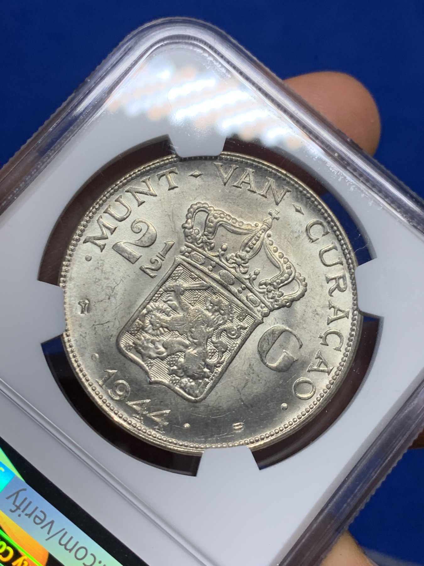 《竞宝斋》第232场-周日，周一 2场 (全场包邮) NGC MS63 荷属库拉索1944D女王威廉明娜2.5盾大银币