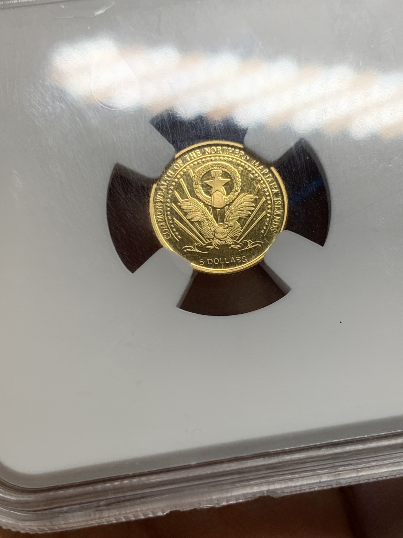 《竞宝斋》第232场-周日，周一 2场 (全场包邮) WPGS PF69 北马里亚纳2004年5元 精制金币 1.25克 999金