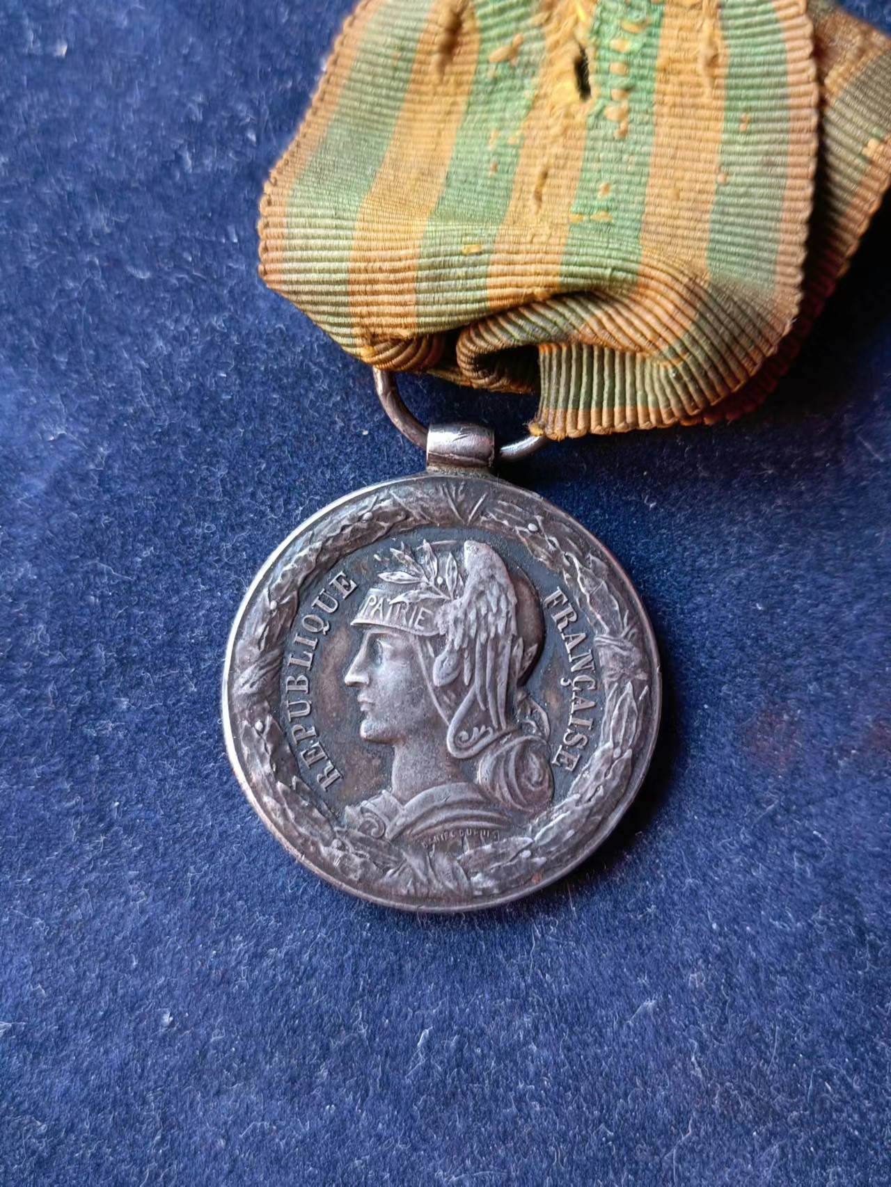 1885 年中法战争奖章海军版，法国银章，深包浆品相很好