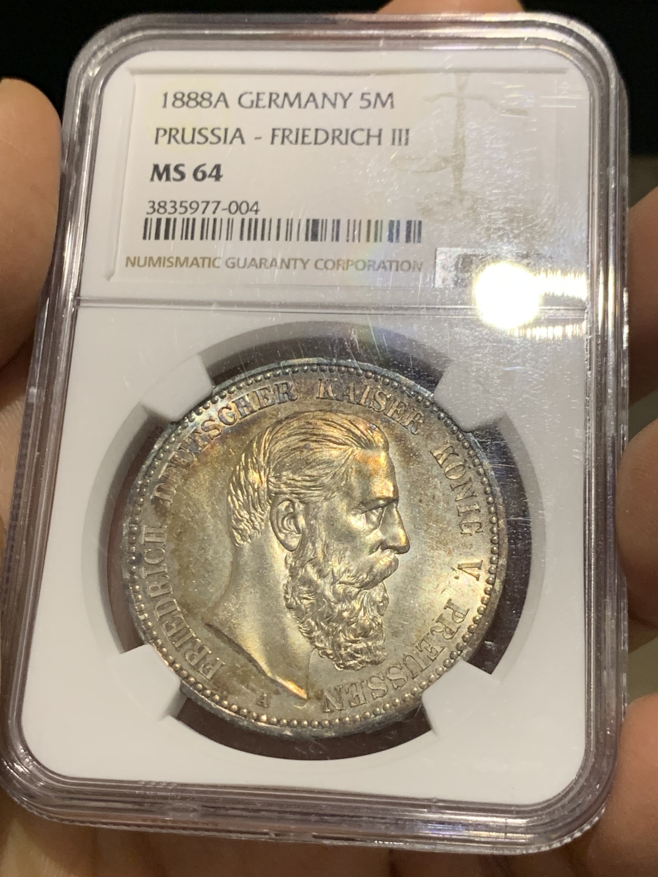 《竞宝斋》第232场-周日，周一 2场 (全场包邮) NGC-MS64 1888 三皇之年德国普鲁士腓特烈三世5马克 双面五彩包浆 丝绸底板