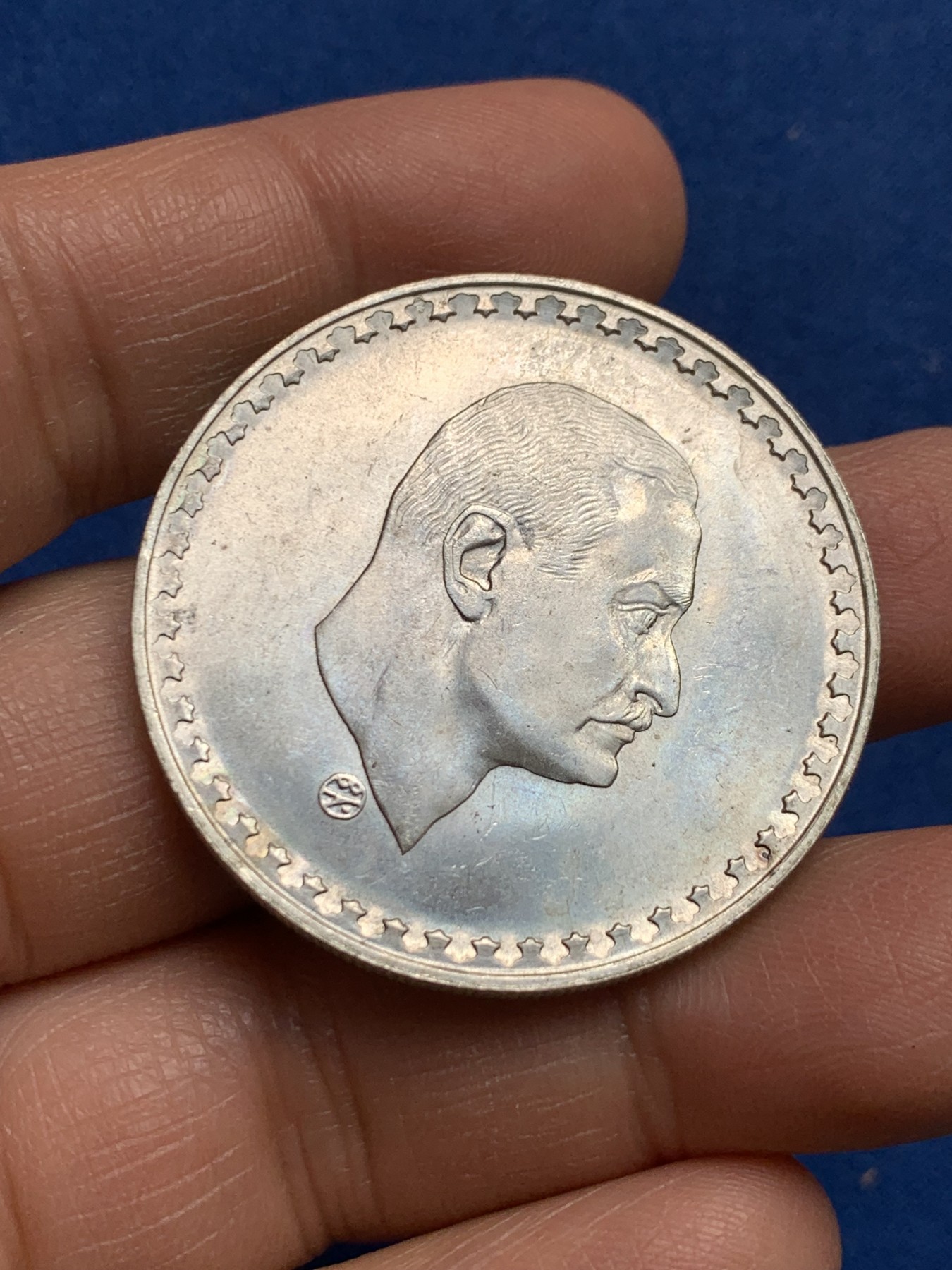 《竞宝斋》第232场-周日，周一 2场 (全场包邮) 埃及1970年纳赛尔总统头像1镑大银币，原光可评级好品相