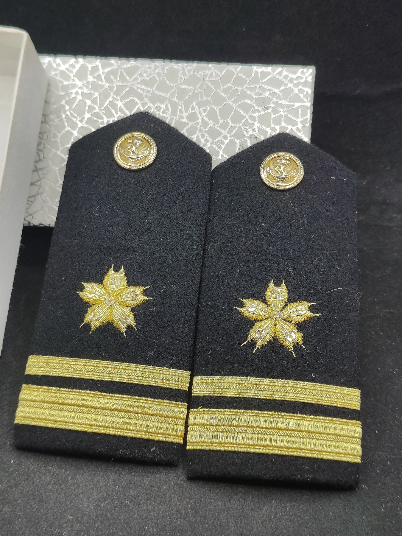 全场0元起拍 第124期 咸鱼国勋章拍卖专场 1月10日（周三）下午6：00开始 日本海上自卫队 二尉肩章 高田帽子店制