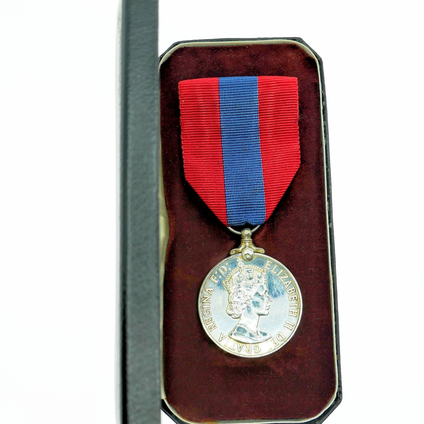 勋章奖章交易所1月13日拍卖 英国帝国服务奖章，银质女王版